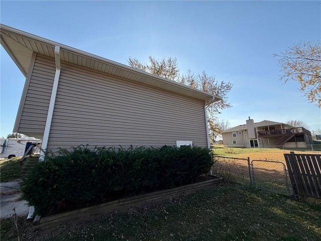 406 Chapel Road, Warrensburg, MO 64093