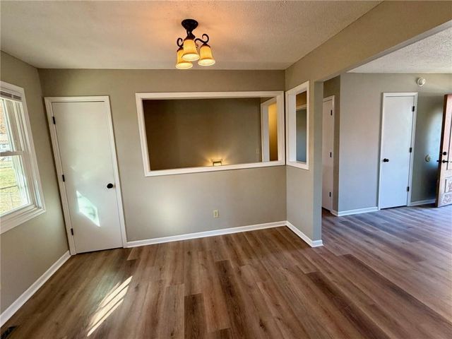 406 Chapel Road, Warrensburg, MO 64093