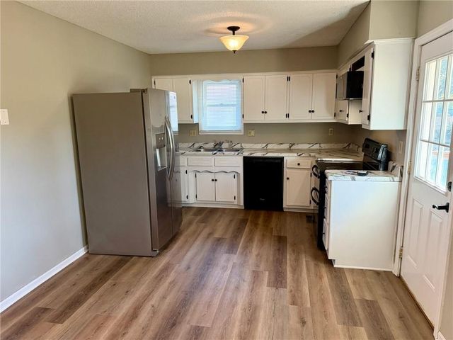 406 Chapel Road, Warrensburg, MO 64093