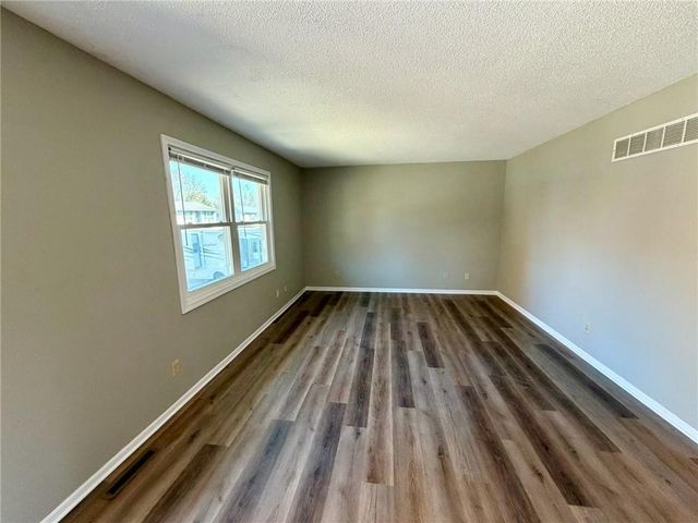 406 Chapel Road, Warrensburg, MO 64093