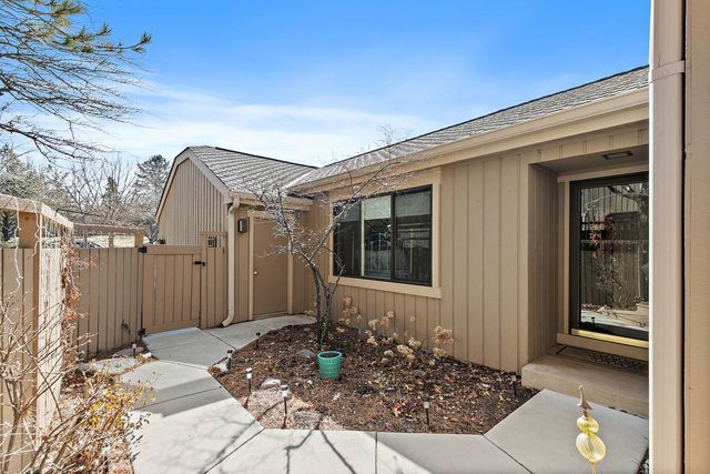 814 OAK HILL Road, Lake Barrington, IL 60010