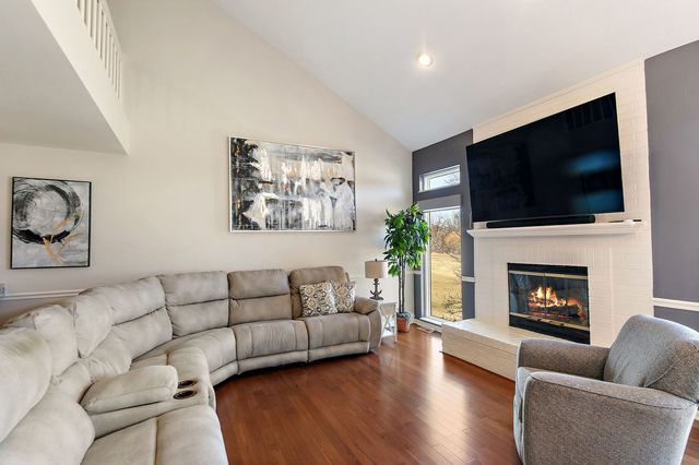 814 OAK HILL Road, Lake Barrington, IL 60010