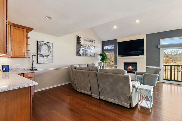 814 OAK HILL Road, Lake Barrington, IL 60010