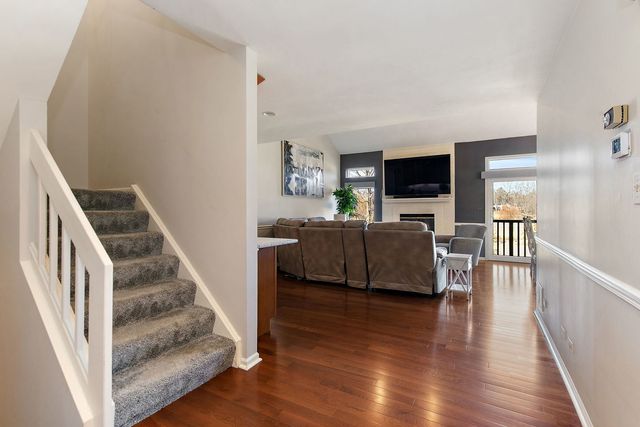 814 OAK HILL Road, Lake Barrington, IL 60010