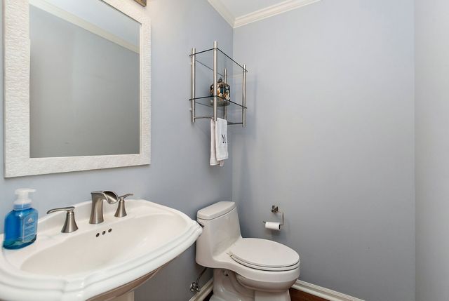 814 OAK HILL Road, Lake Barrington, IL 60010