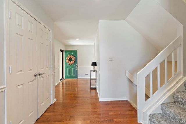 814 OAK HILL Road, Lake Barrington, IL 60010