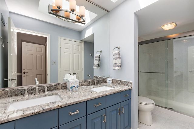 814 OAK HILL Road, Lake Barrington, IL 60010