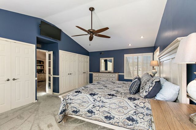 814 OAK HILL Road, Lake Barrington, IL 60010