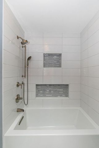 814 OAK HILL Road, Lake Barrington, IL 60010