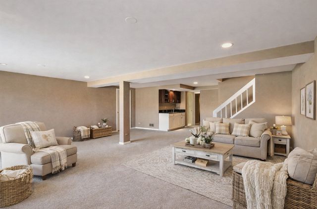 814 OAK HILL Road, Lake Barrington, IL 60010