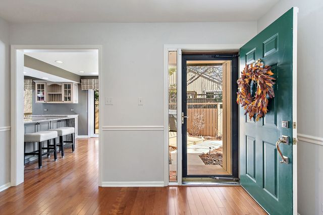 814 OAK HILL Road, Lake Barrington, IL 60010