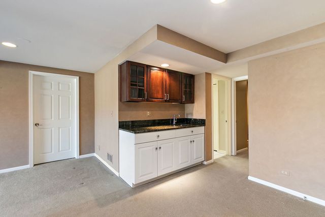 814 OAK HILL Road, Lake Barrington, IL 60010