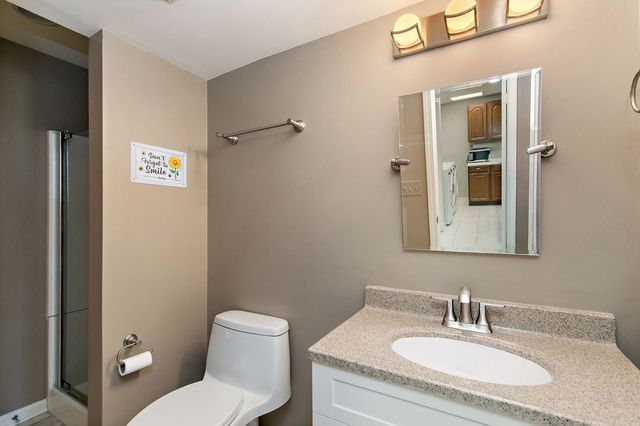 814 OAK HILL Road, Lake Barrington, IL 60010