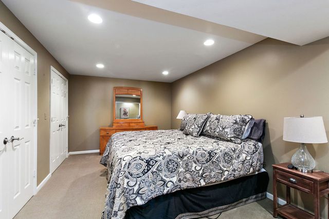 814 OAK HILL Road, Lake Barrington, IL 60010