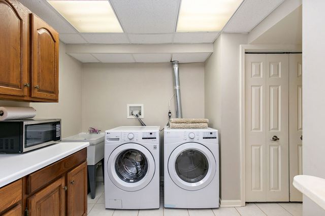 814 OAK HILL Road, Lake Barrington, IL 60010