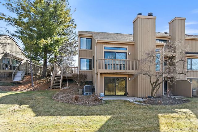 814 OAK HILL Road, Lake Barrington, IL 60010