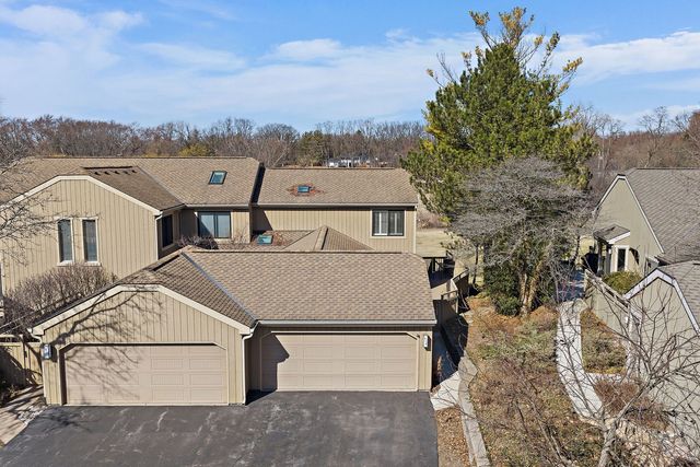 814 OAK HILL Road, Lake Barrington, IL 60010