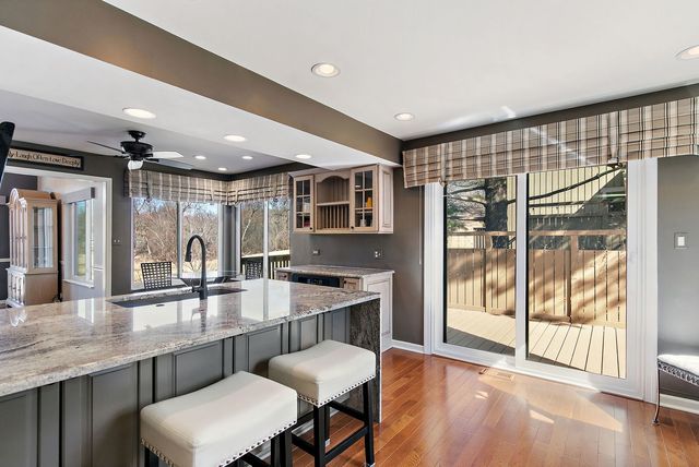 814 OAK HILL Road, Lake Barrington, IL 60010