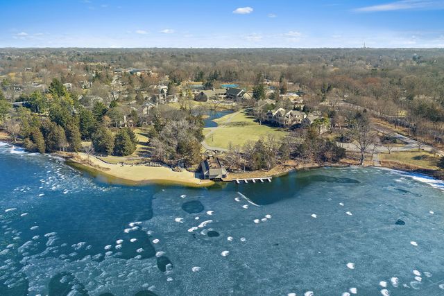 814 OAK HILL Road, Lake Barrington, IL 60010