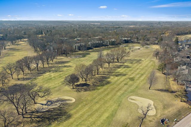 814 OAK HILL Road, Lake Barrington, IL 60010