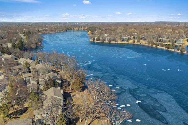 814 OAK HILL Road, Lake Barrington, IL 60010