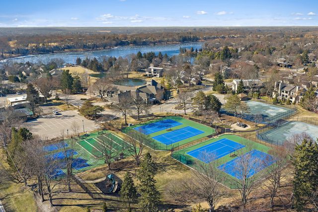 814 OAK HILL Road, Lake Barrington, IL 60010