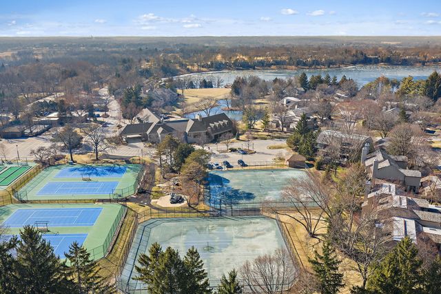 814 OAK HILL Road, Lake Barrington, IL 60010