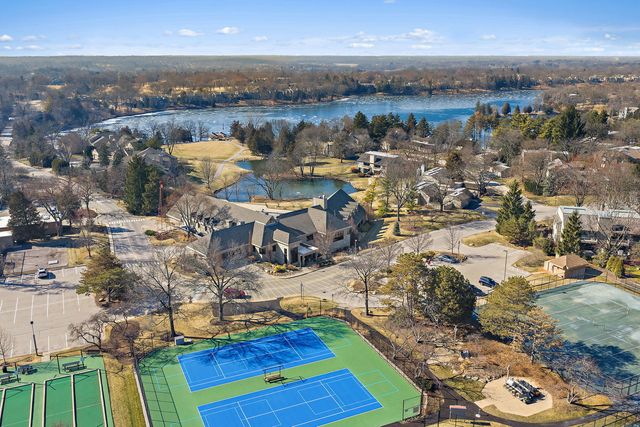 814 OAK HILL Road, Lake Barrington, IL 60010