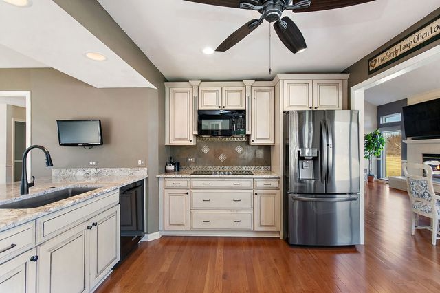 814 OAK HILL Road, Lake Barrington, IL 60010