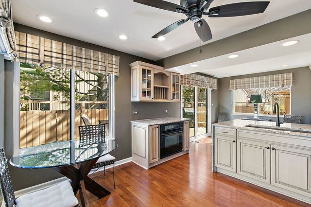 814 OAK HILL Road, Lake Barrington, IL 60010