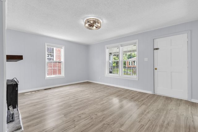 321 N Dean Street, Spartanburg, SC 29302