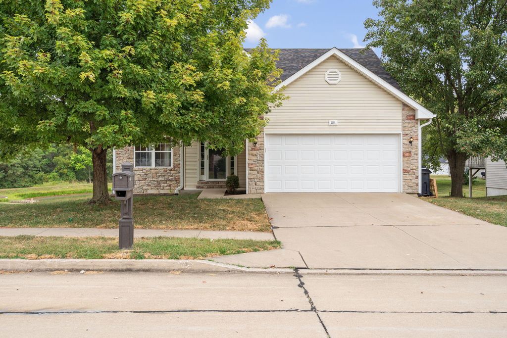 2101 BAY BROOK DR, Columbia, MO 65201