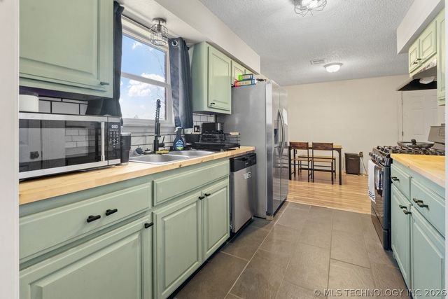 20283 W Hickory Drive, Sapulpa, OK 74066