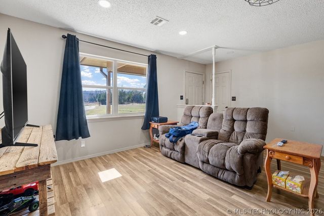 20283 W Hickory Drive, Sapulpa, OK 74066