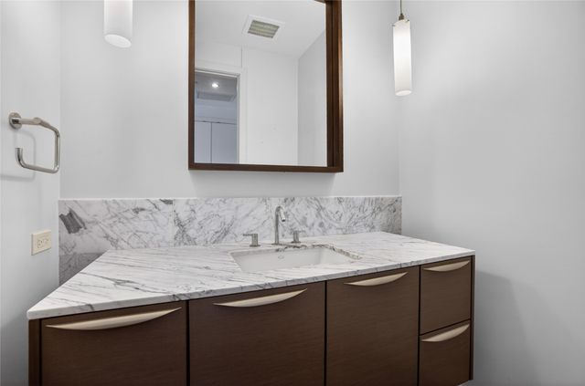 2900 Mckinnon Street 403, Dallas, TX 75201