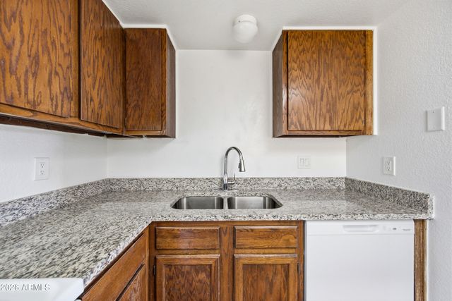 436 W CLARK Street Apt 202, Mesa, AZ 85201
