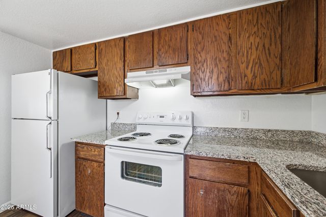 436 W CLARK Street Apt 202, Mesa, AZ 85201