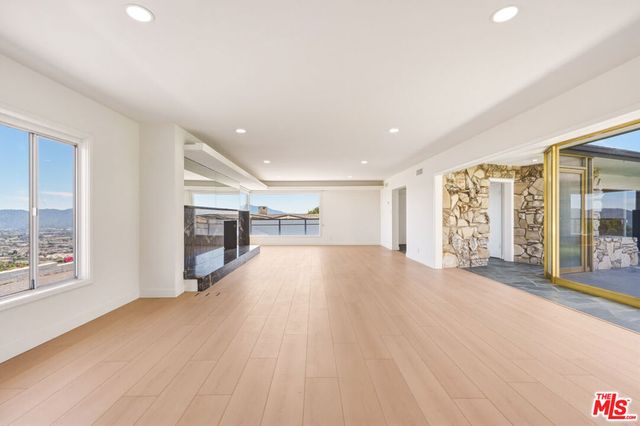 1682 Larco Way, Glendale, CA 91202