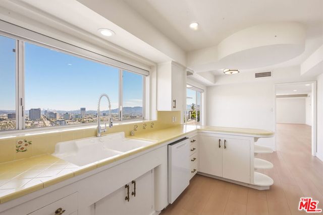 1682 Larco Way, Glendale, CA 91202