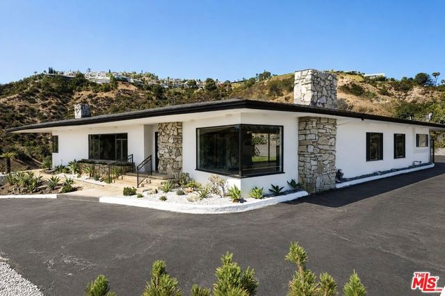 1682 Larco Way, Glendale, CA 91202