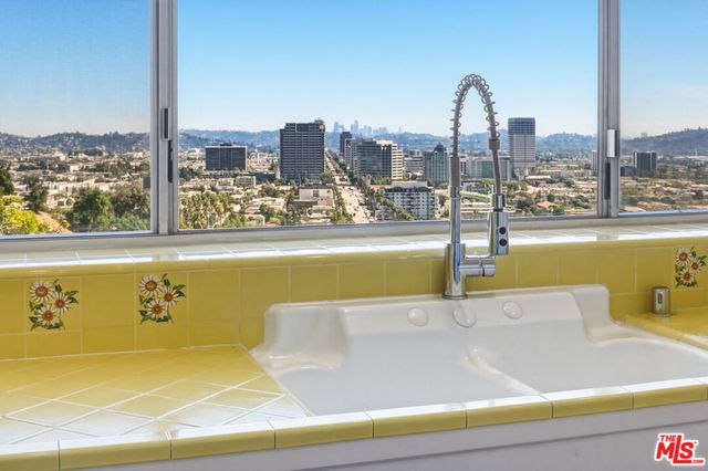 1682 Larco Way, Glendale, CA 91202