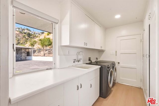 1682 Larco Way, Glendale, CA 91202