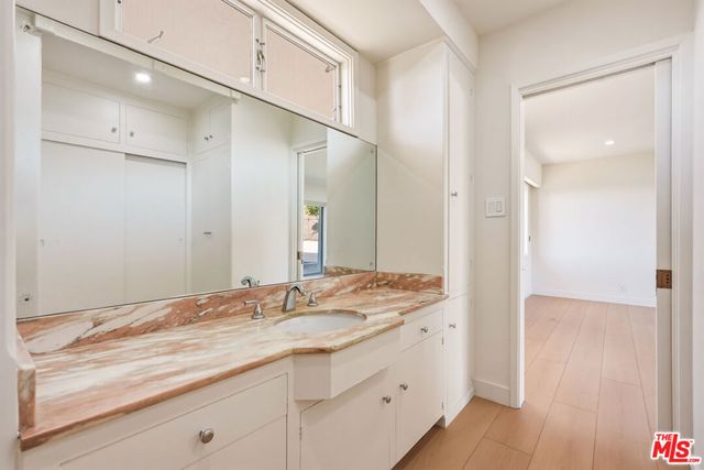 1682 Larco Way, Glendale, CA 91202