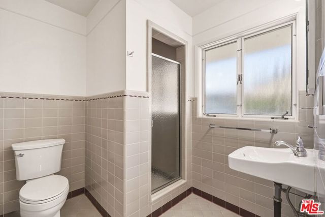 1682 Larco Way, Glendale, CA 91202