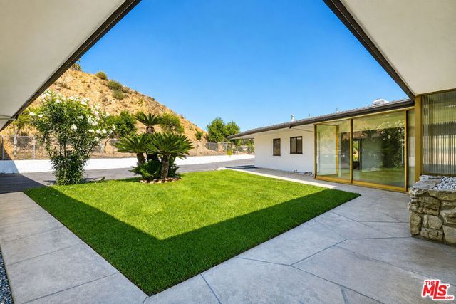 1682 Larco Way, Glendale, CA 91202