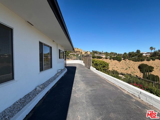 1682 Larco Way, Glendale, CA 91202