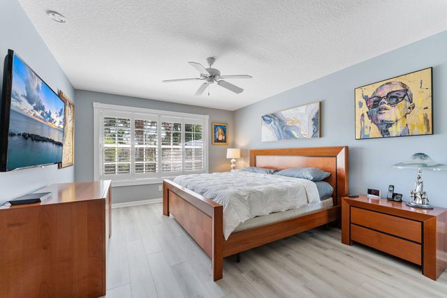 8210 Saint Johns Court, Wellington, FL 33414