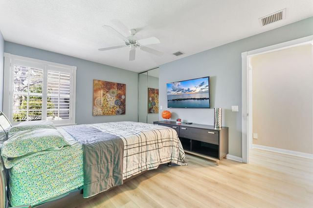 8210 Saint Johns Court, Wellington, FL 33414