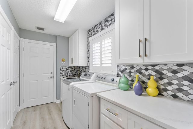 8210 Saint Johns Court, Wellington, FL 33414