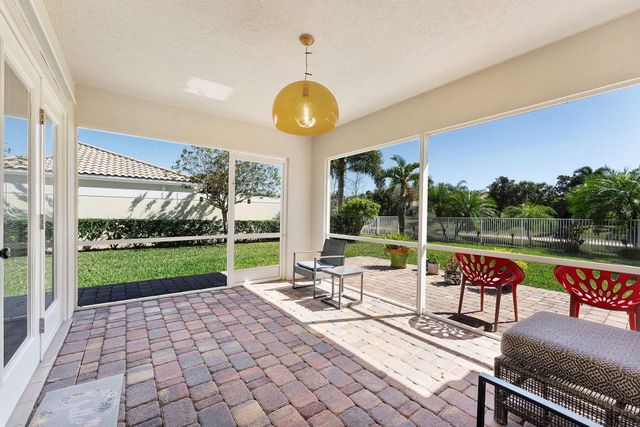 8210 Saint Johns Court, Wellington, FL 33414